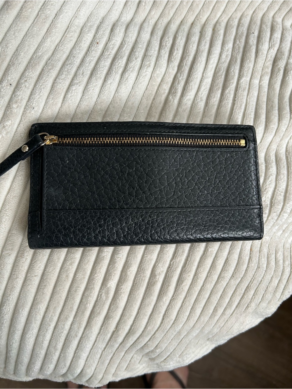 kate spade EUC Black Pebbled Leather Zip-Around Wallet with Gold Logo - Picture 2 of 8
